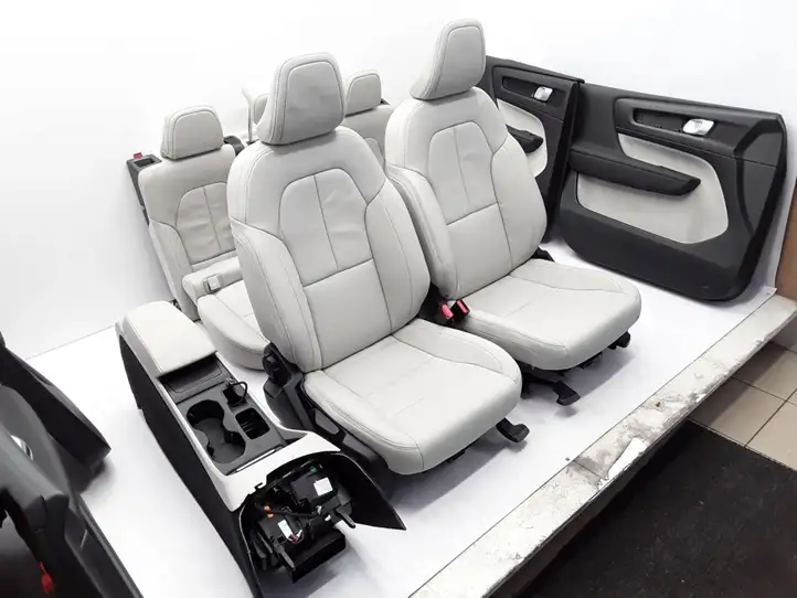 Volvo XC40 (2017 - ) Комплект салона — фото 4