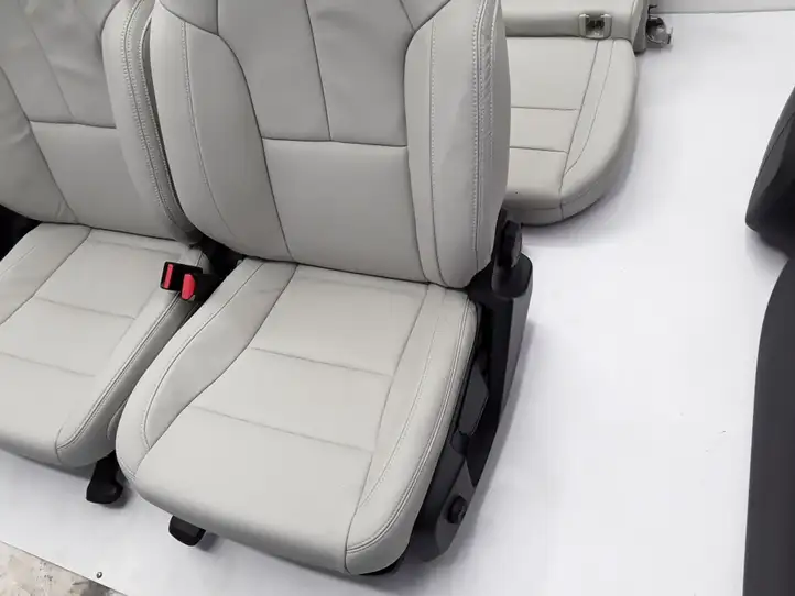Volvo XC40 (2017 - ) Комплект салона — фото 6