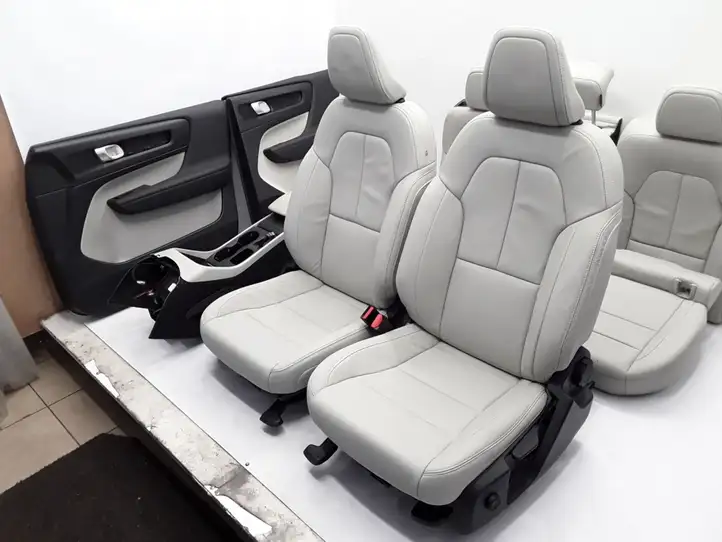 Volvo XC40 (2017 - ) Комплект салона — фото 11
