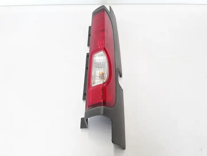 Renault Trafic II (X83) (2002 - 2014) 265A10109R Задний фонарь в кузове — фото 2
