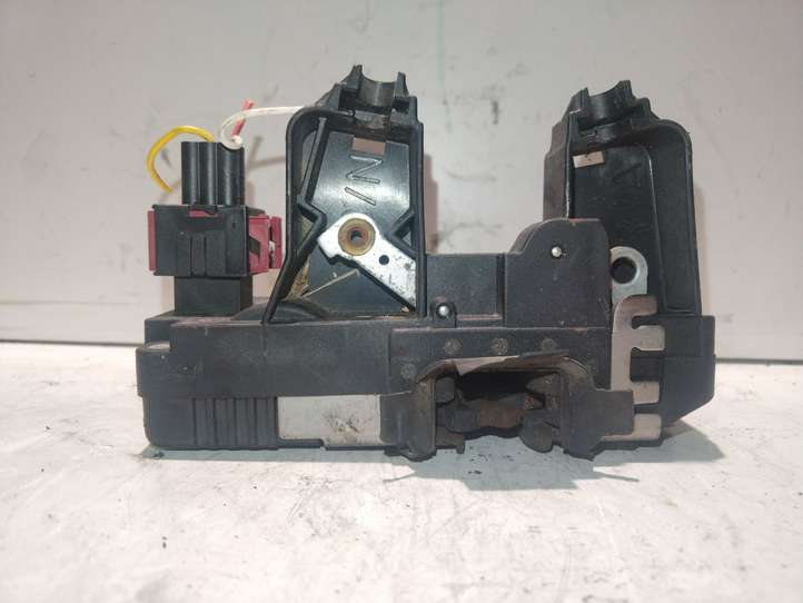 Opel Vivaro (2001 - 2006)  8200008465 Замок задней двери