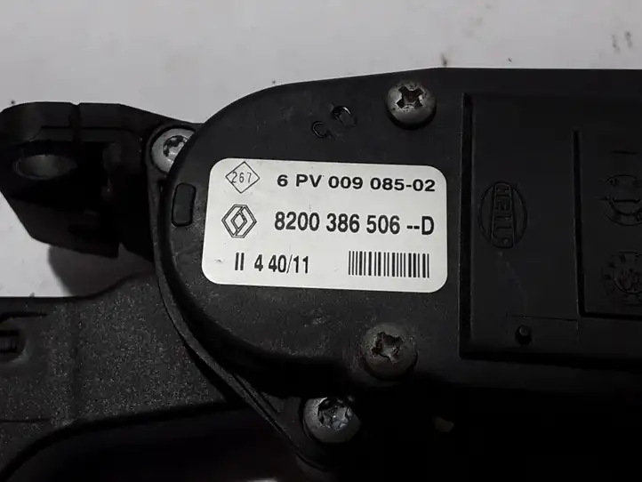 Dacia Duster (2010 - 2017) 8200386506 Педаль акселератора — фото 4