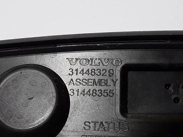 Volvo XC40 (2017 - ) 31448329 Молдинг крыла — фото 2