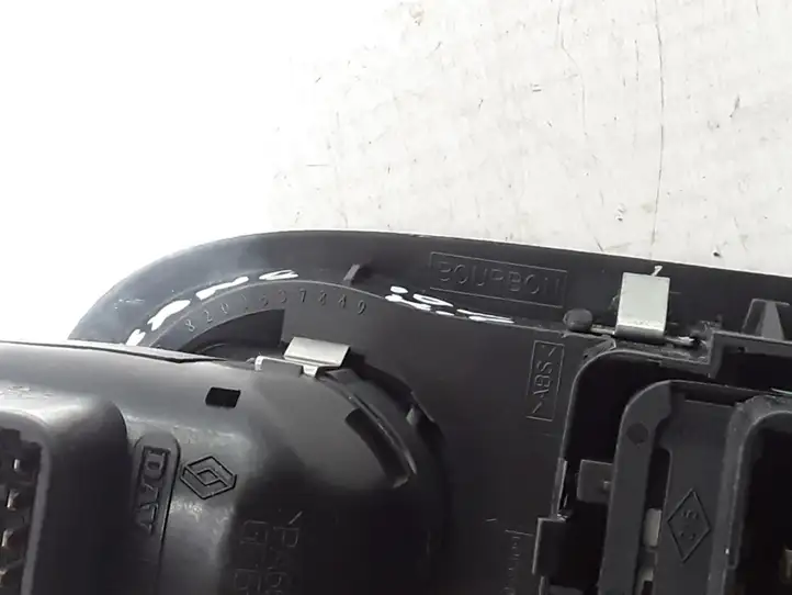 Renault Kangoo II (2008 - 2014) 8200637849 Кнопка стеклоподъемников — фото 3