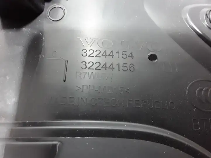 Volvo XC40 (2017 - ) 32244154 Обшивка стойки у окна — фото 3