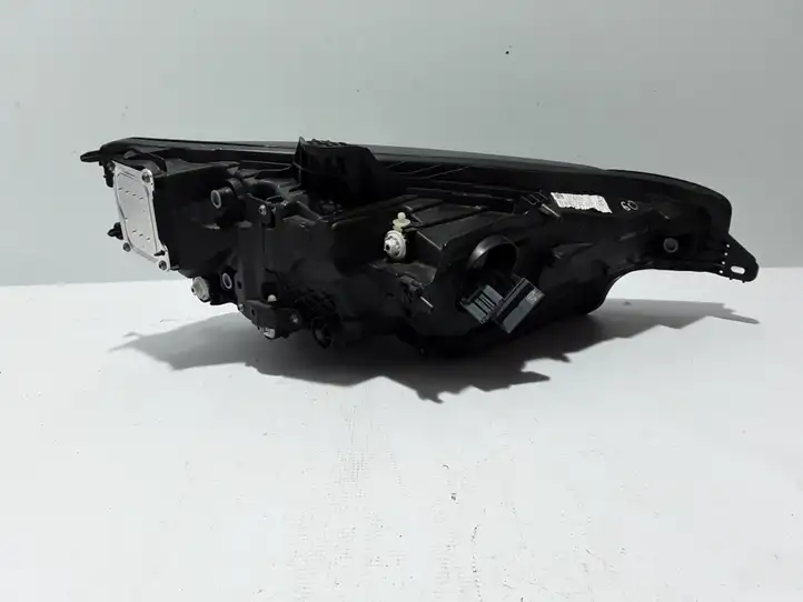 Volvo V60 (2018 - ) 32228815 Передняя фара — фото 2