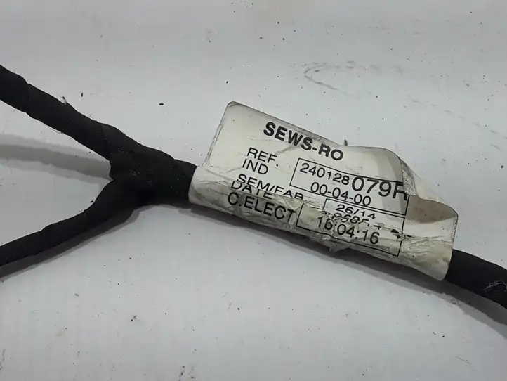 Renault Kangoo II (2008 - 2014) 240128079R Прочая электропроводка — фото 3