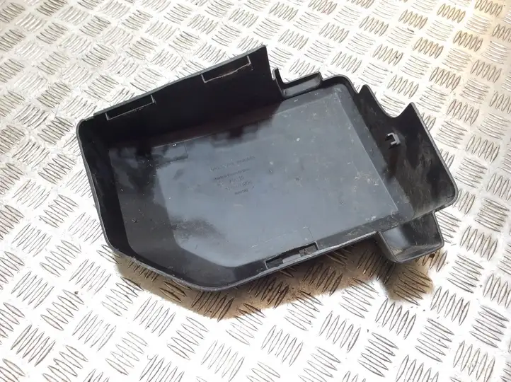 Volvo V70 (2004 - 2007) 30680265 Крышка ящика аккумулятора — фото 2