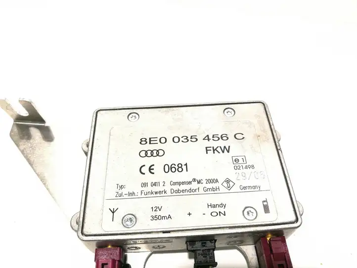 Audi A8 S8 D3 4E (2005 - 2007) 8E0035456C Усилитель антенны — фото 2