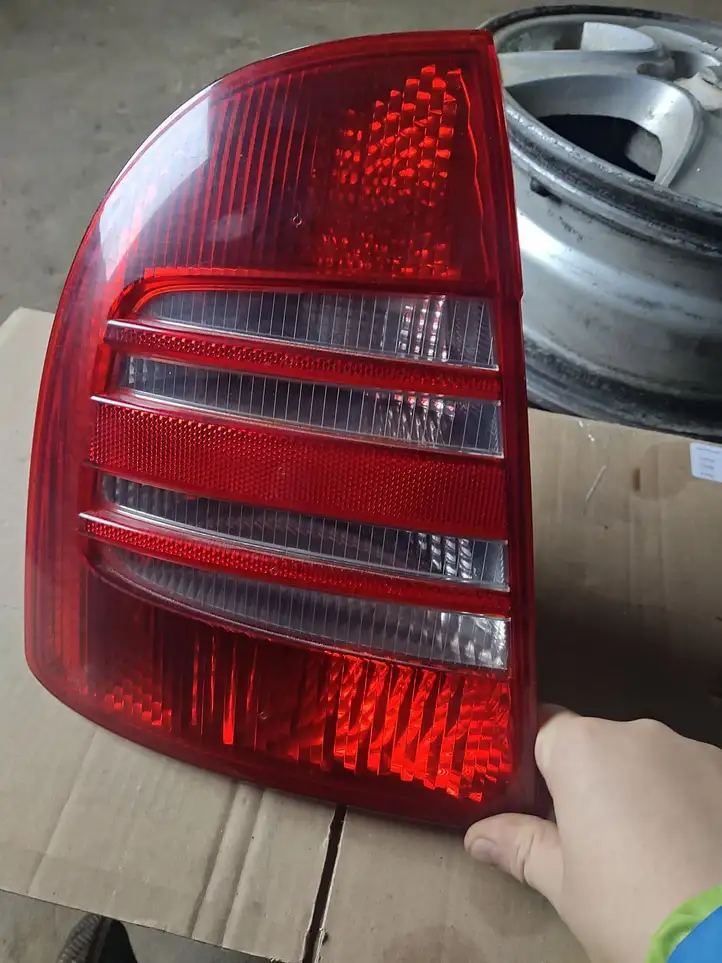 Skoda Superb B5 (3U) (2001 - 2008) TK231253 Задний фонарь в кузове — фото 1