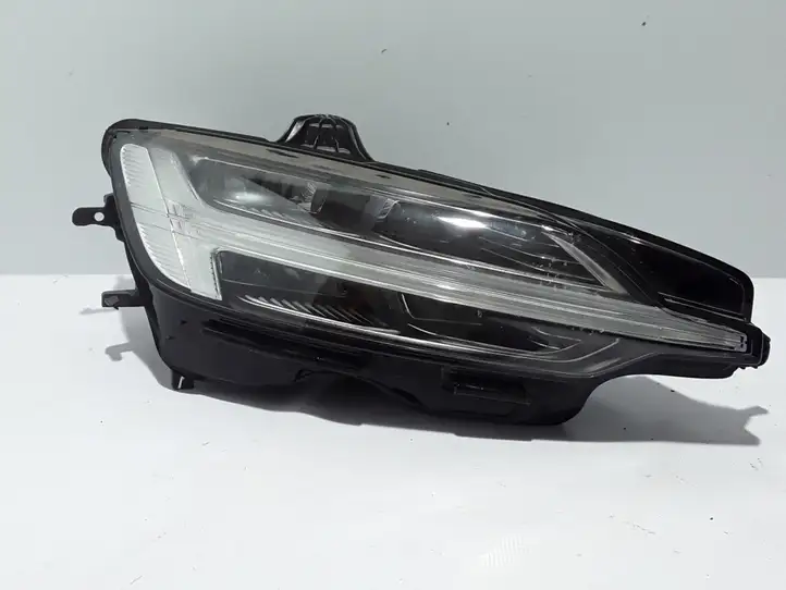 Volvo V60 (2013 - 2018) 32228810 Передняя фара — фото 1
