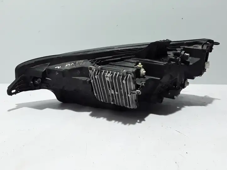 Volvo V60 (2013 - 2018) 32228810 Передняя фара — фото 4