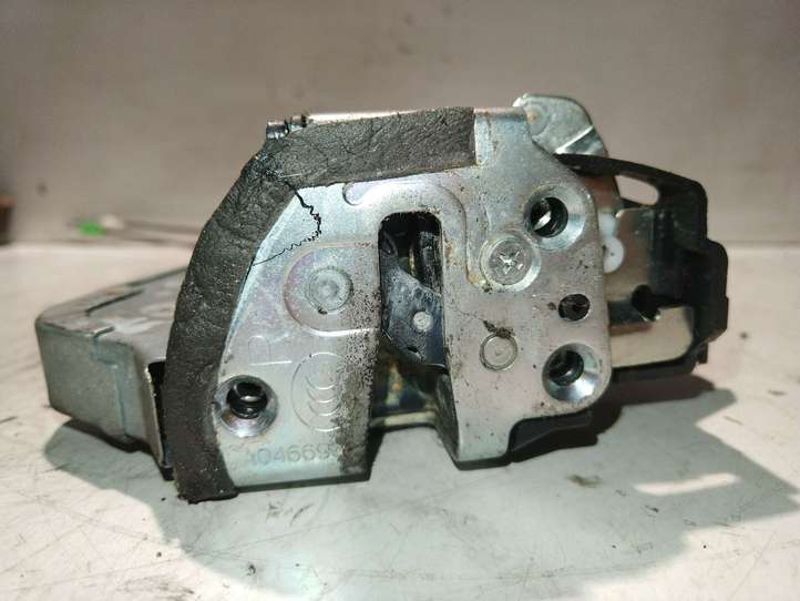 Toyota Auris 150 (2006 - 2012)  742914 Замок задней двери
