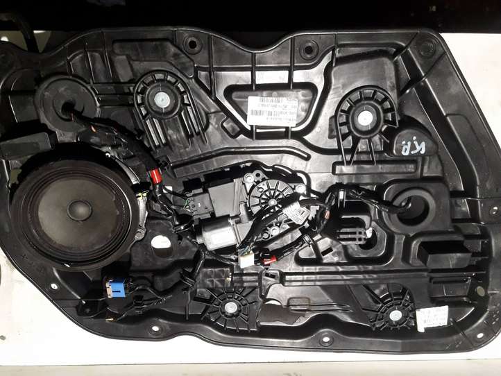 Kia Ceed (2012 - 2015)   Механизм механического подъема окон передней двери