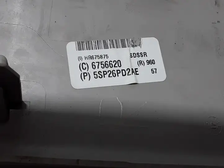 Chrysler Pacifica (2016 - ) 5SP26PD2AE Внутренняя отделка заднего порога — фото 2