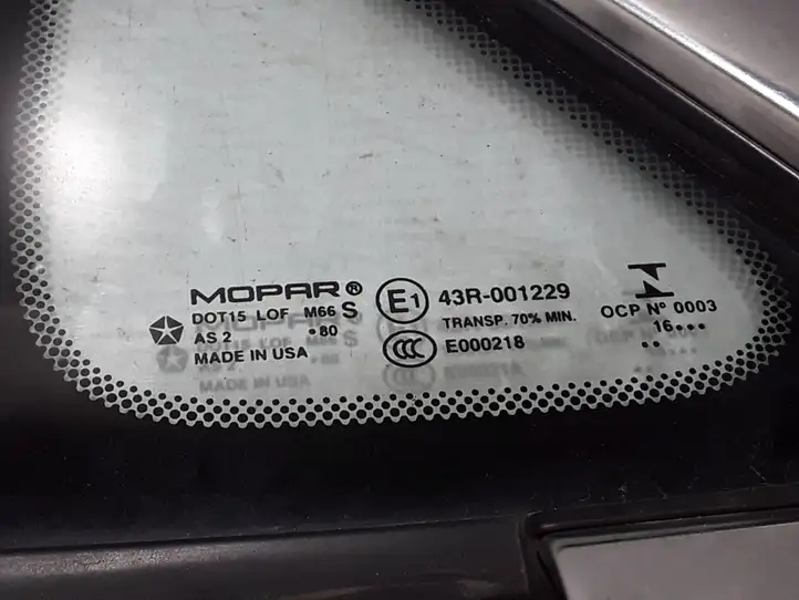 Chrysler Pacifica (2016 - ) 68227746AE Треугольное стекло кузова — фото 2