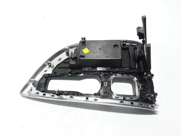 Renault Espace V (RFC) (2015 - 2019) 969338657R Прочие детали салона — фото 3