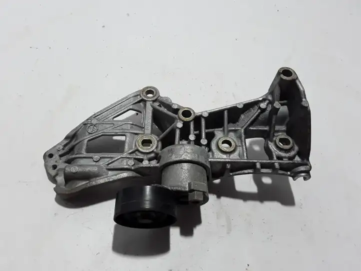 Renault Clio IV (2012 - 2019) 688308001R Кронштейн генератора — фото 3