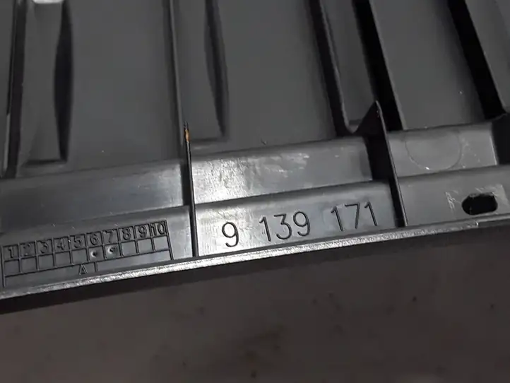 BMW 5 GT F07 (2010 - 2017) 9139171 Отделка порога багажника — фото 2