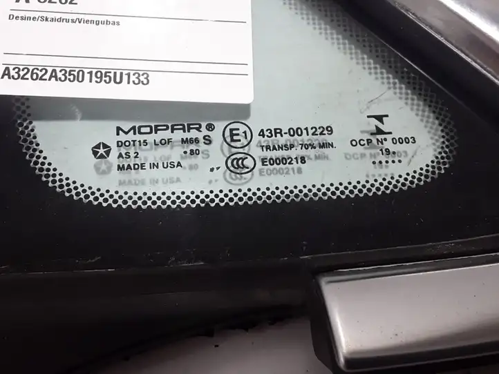 Chrysler Pacifica (2016 - ) 68227746AC Треугольное стекло кузова — фото 2