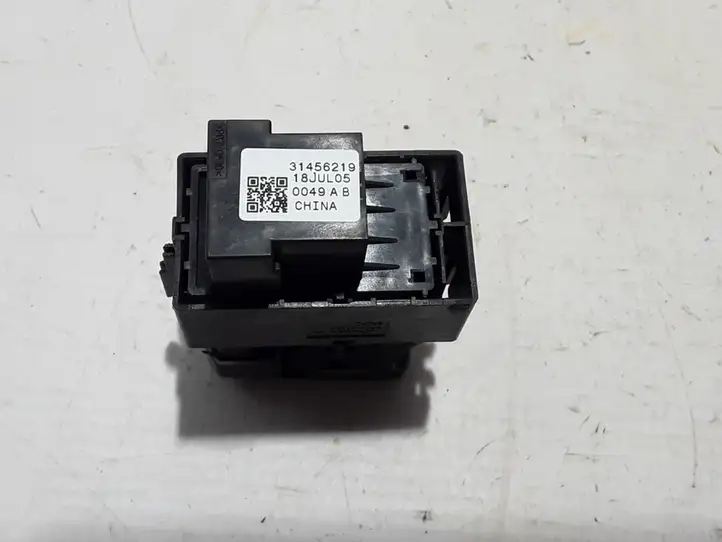 Volvo XC40 (2017 - ) 31456219 Кнопка ручного тормоза — фото 3