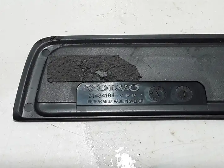 Volvo XC40 (2017 - ) 31484194 Внутренняя отделка переднего порога — фото 2