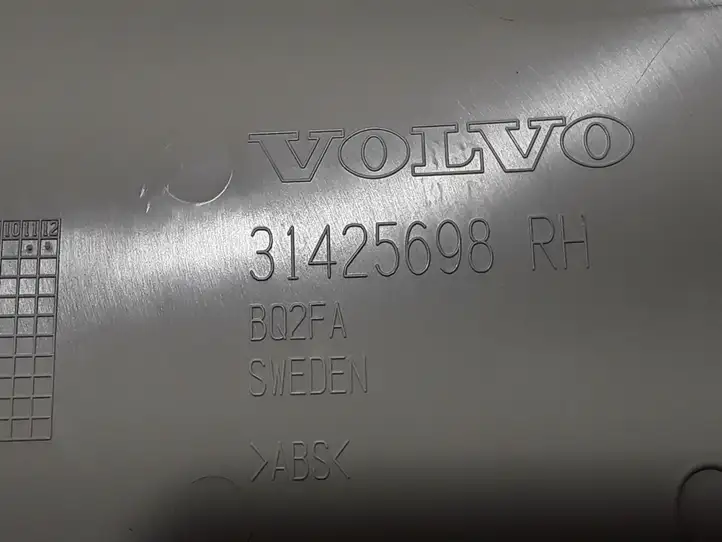 Volvo XC60 (2017 - ) 31425698 Нижняя обшивка стойки B — фото 2