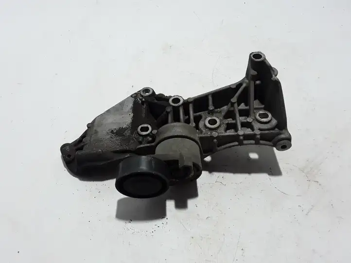 Renault Megane II (2002 - 2005) 8200327134 Кронштейн генератора — фото 3