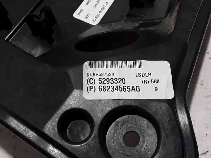 Chrysler Pacifica (2016 - ) 68234565AG Другая деталь раздвижной двери — фото 3