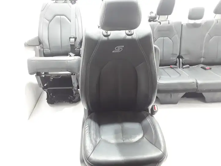 Chrysler Pacifica (2016 - ) Комплект салона — фото 4