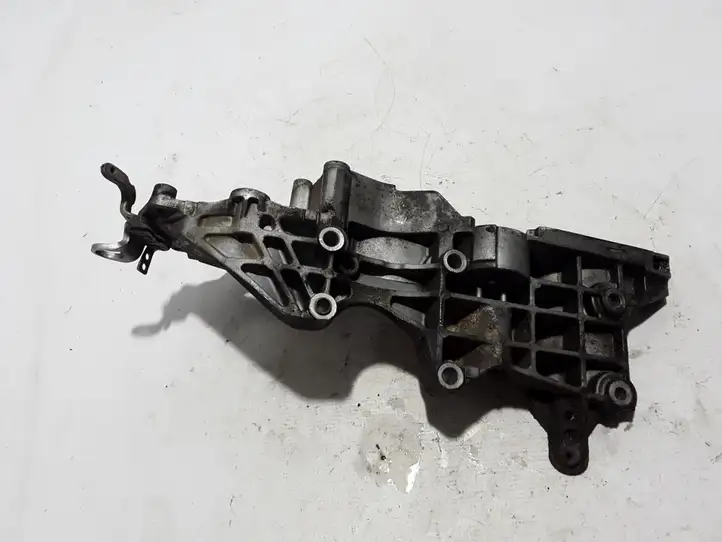 Volkswagen Caddy (2010 - 2015) 03L903143 Кронштейн генератора — фото 3
