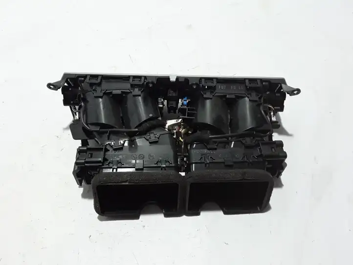 BMW 5 GT F07 (2010 - 2017) 9142590 Центральный воздушный дефлектор — фото 2