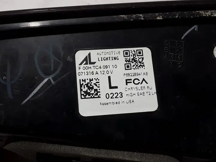 Chrysler Pacifica (2016 - ) P68228941AE Задний фонарь в крышке багажника — фото 2