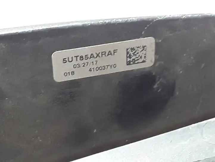 Chrysler Pacifica (2016 - ) 5UT85AXRAF Подсветка номера — фото 2