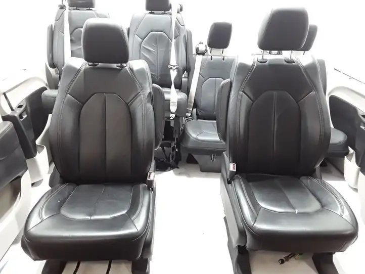 Chrysler Pacifica (2016 - ) Комплект салона — фото 3