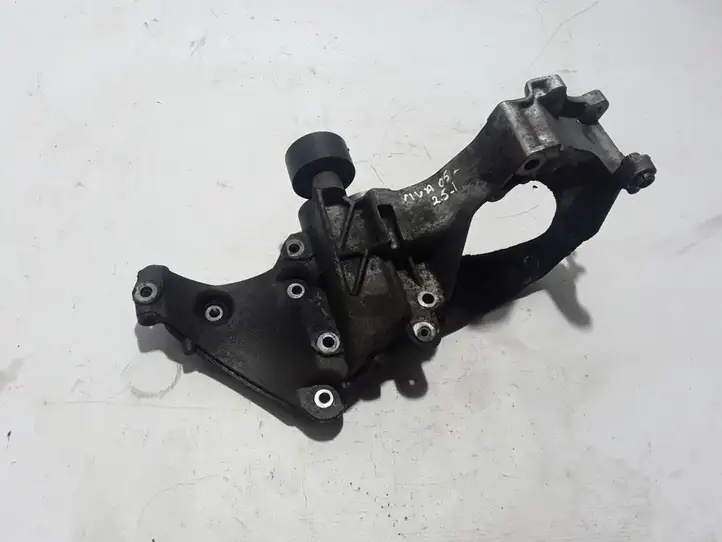 Opel Vivaro (2001 - 2006) 8200016644 Кронштейн генератора — фото 1
