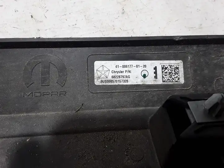 Chrysler Pacifica (2016 - ) 68228797AG Другая деталь раздвижной двери — фото 2