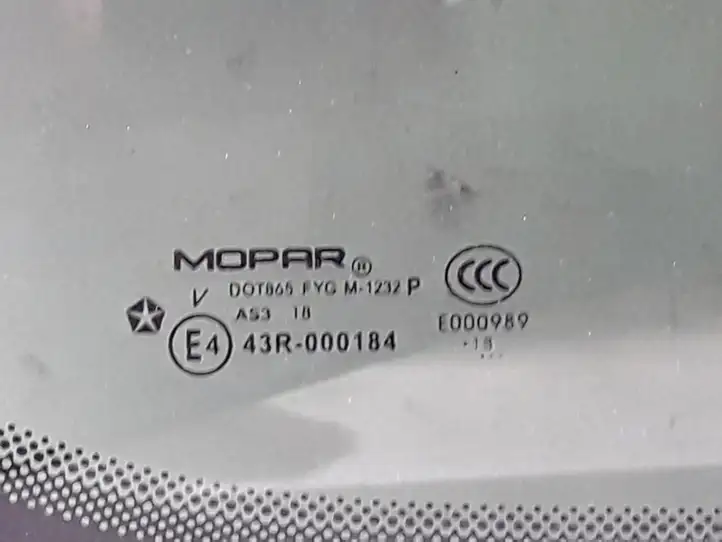Chrysler Pacifica (2016 - ) 68238494AC Заднее боковое стекло — фото 4