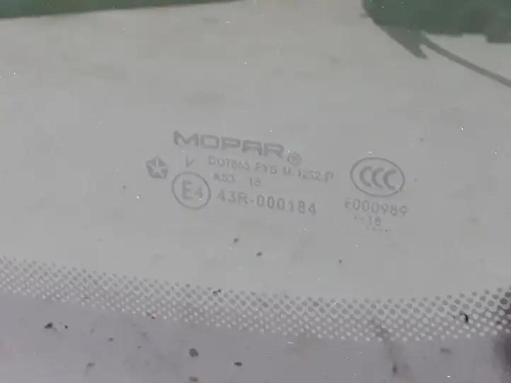 Chrysler Pacifica (2016 - ) 68238495AC Заднее боковое стекло — фото 2