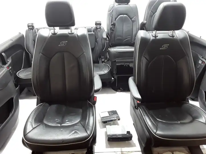 Chrysler Pacifica (2016 - ) Комплект салона — фото 4