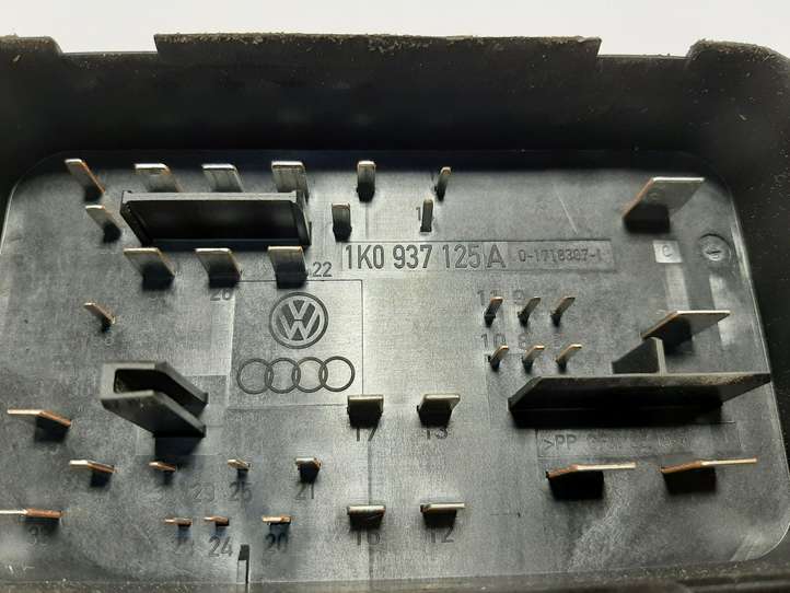 Volkswagen Touran I (2003 - 2010)  1K0937125A Блок монтирования реле