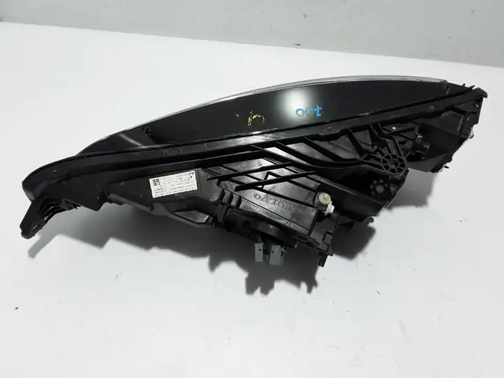 Volvo V60 (2018 - ) 32273038 Передняя фара — фото 6