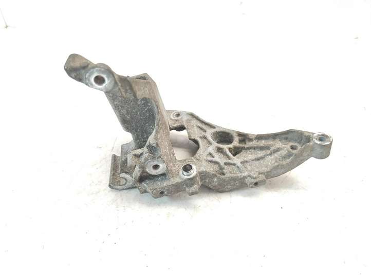 Peugeot 5008 (2009 - 2013)  9804904380 Кронштейн генератора