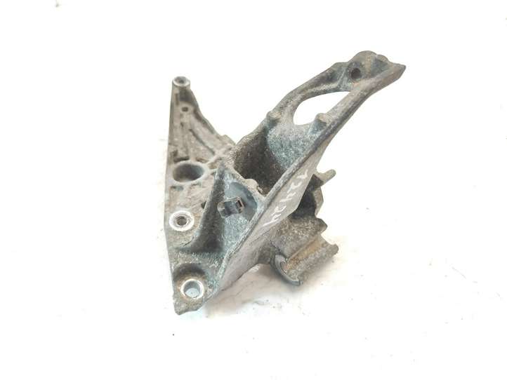 Peugeot 5008 (2009 - 2013)  9804904380 Кронштейн генератора