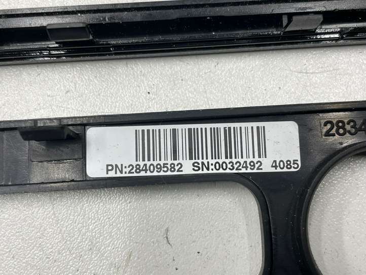 Skoda Rapid (NH) (2012 - 2019)  28409582 Рамочка