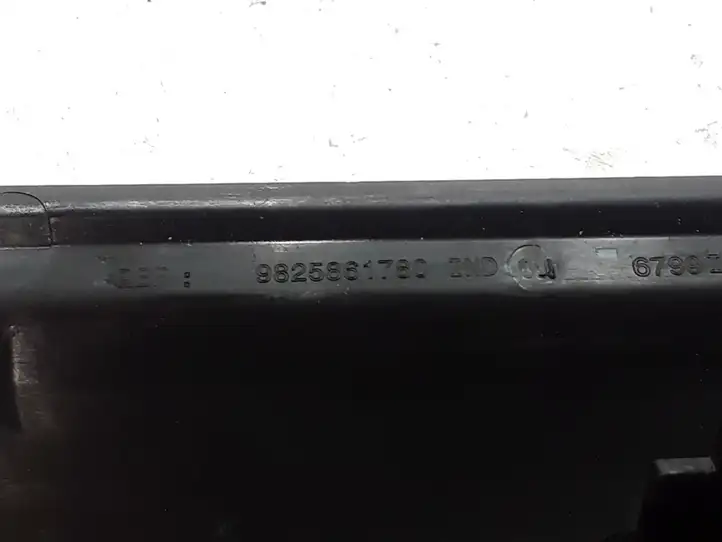 Peugeot 2008 II (2019 - ) 9825861780 Молдинг крыла — фото 3