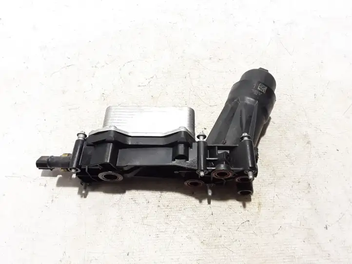 Chrysler Pacifica (2016 - ) 68308741AB Кронштейн масляного фильтра — фото 1