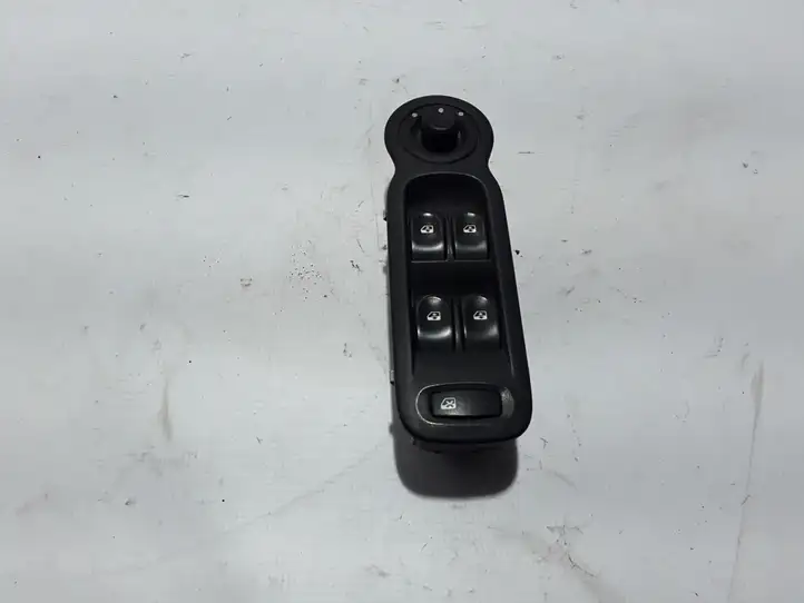 Renault Modus (2004 - 2007) 8200379694 Кнопка стеклоподъемников — фото 1