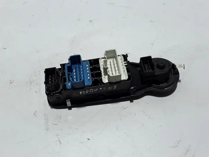 Renault Modus (2004 - 2007) 8200379694 Кнопка стеклоподъемников — фото 2
