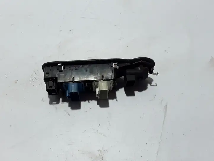 Renault Modus (2004 - 2007) 8200379694 Кнопка стеклоподъемников — фото 3